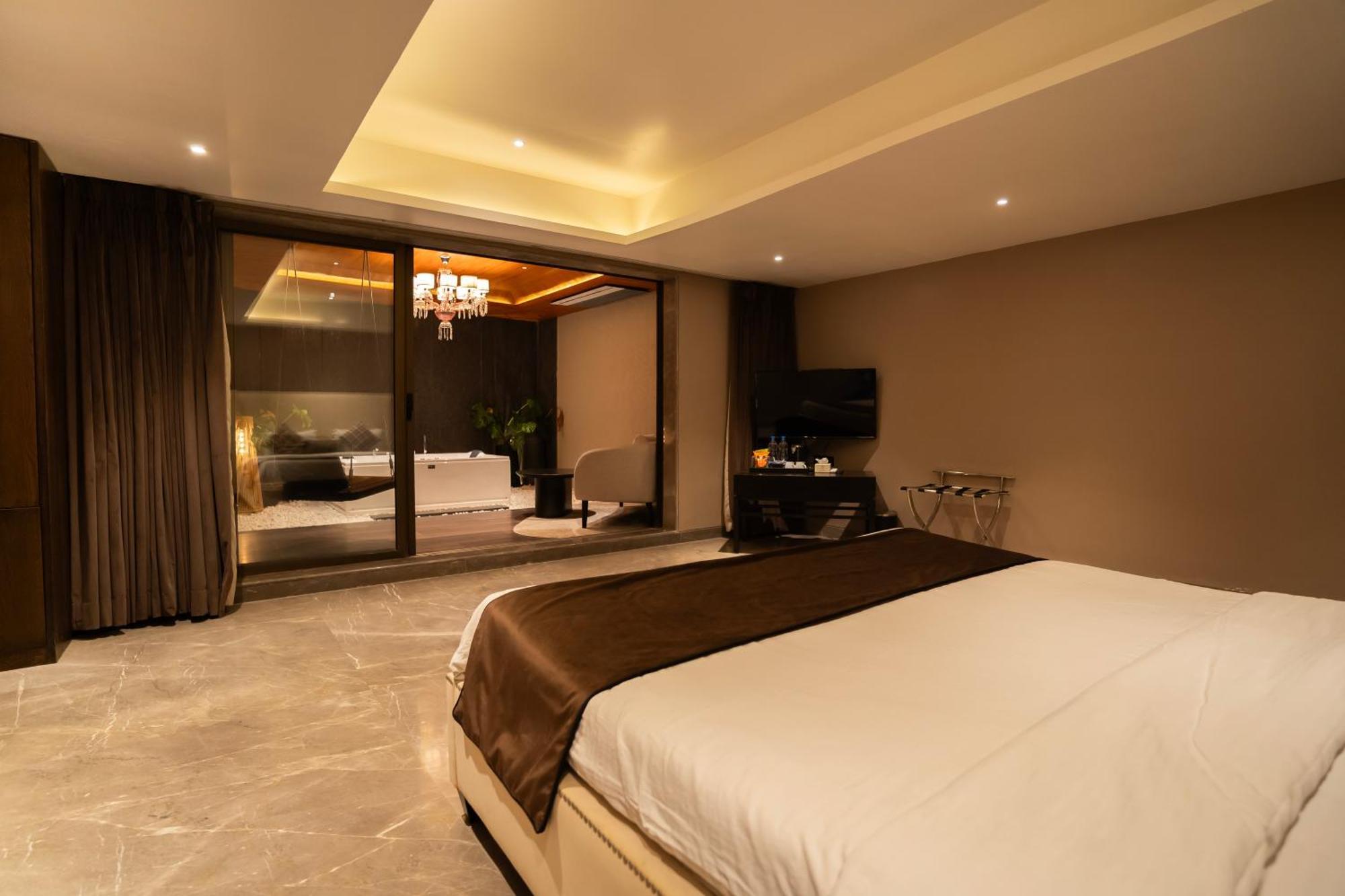 Leela Resort, The Exotic Boutique Hotel - Pure Veg Mahabaleshwar Luaran gambar